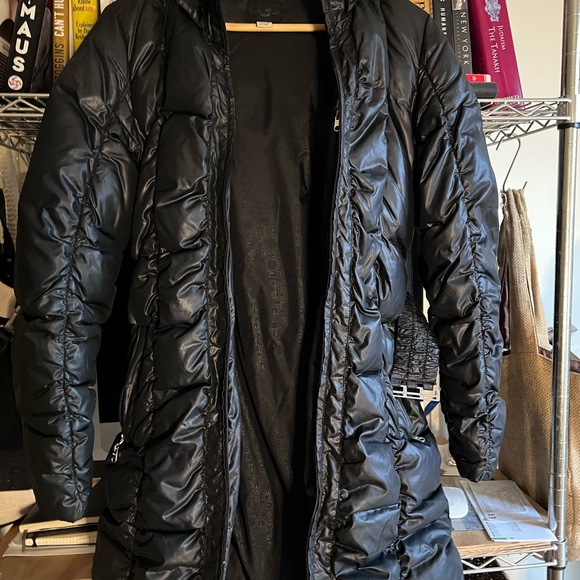 Ugg Australia woman’s down puffer jacket. Size Small - Picture 3 of 6